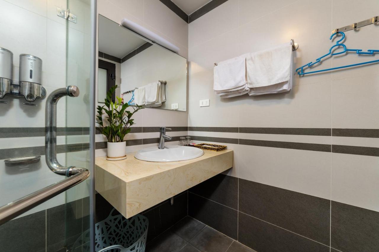 Yr Hotel & Apartments Ханой Екстериор снимка