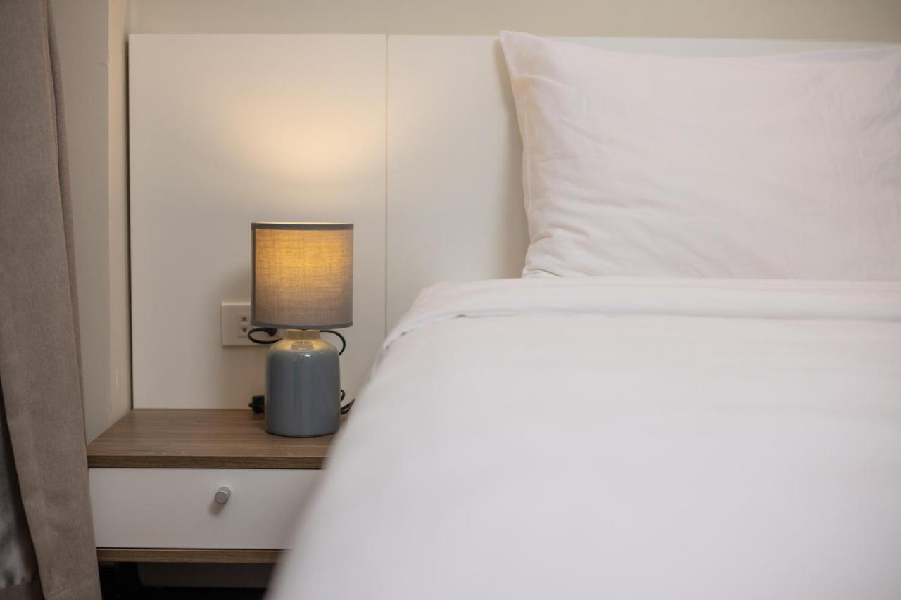 Yr Hotel & Apartments Ханой Екстериор снимка
